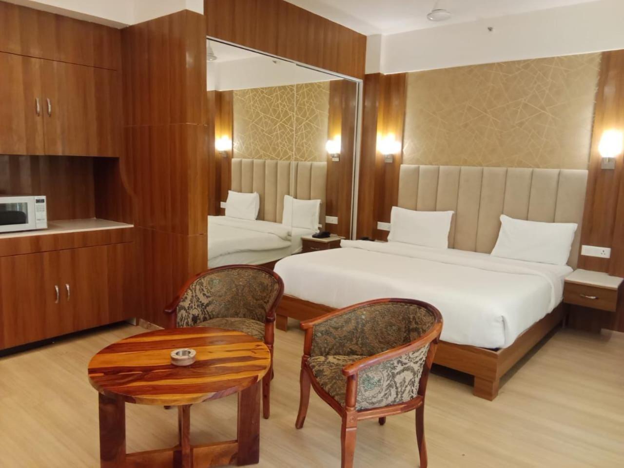 The Grace Residency - Gomtinagar, Lucknow Aparthotel Bagian luar foto